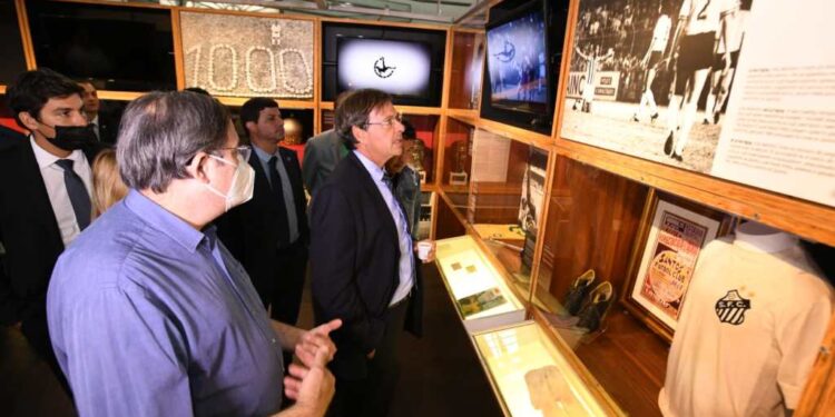 Museu do Pelé recebe Gilson Machado Neto, Ministro do Turismo e Carlos Brito, Presidente da embratur