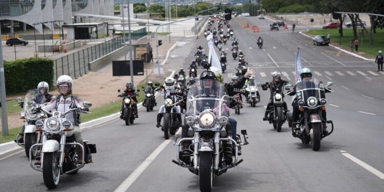 Brasília reuniu mais de 600 motociclistas em evento que ganha a Rota Sobre Rodas