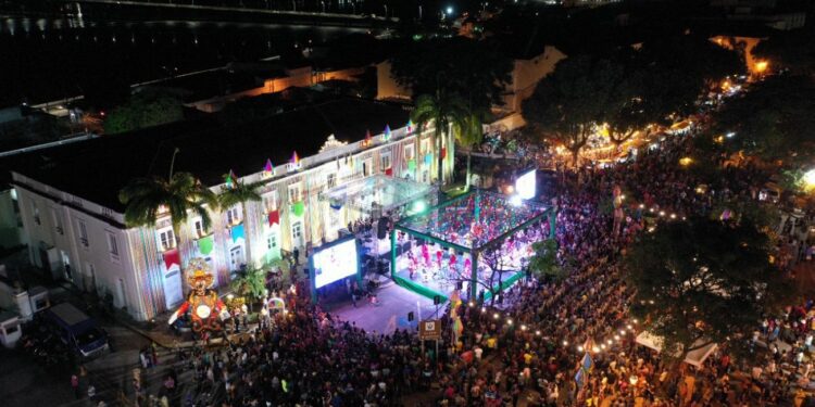 “Arraial na Prefs” é sucesso na primeira noite de festa em frente à Prefeitura de São Luís MA