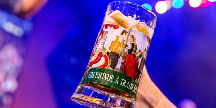 Oktoberfest de Blumenau SC, terá sete cervejarias artesanais diferentes pela primeira vez