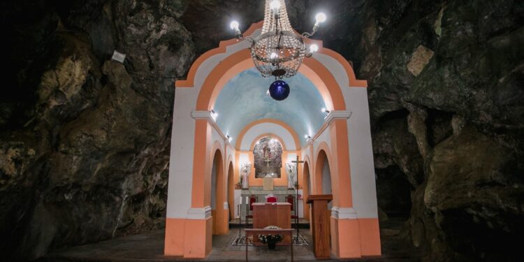 Comunidade católica de Antônio Pereira celebra 300 anos de devoção à Nossa Senhora da Lapa em Ouro Preto MG