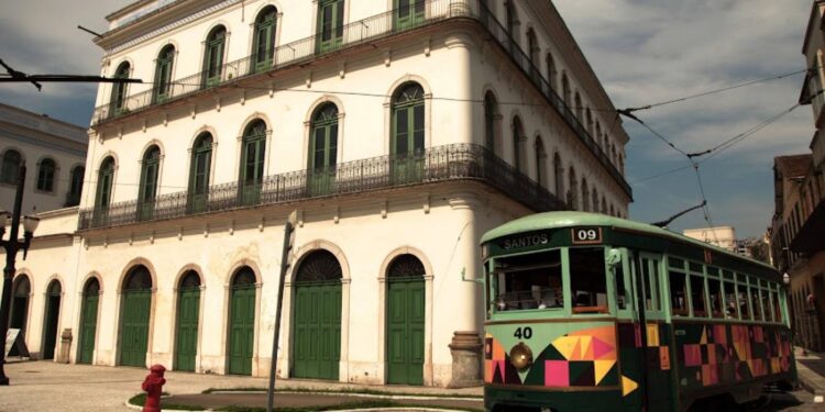 Fim de semana no Centro Histórico de Santos. Vem que tem atração
