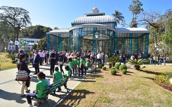 A volta do Palácio de Cristal ao nosso roteiro turístico-cultural, é expressão da retomada econômica de Petrópolis RJ, disse o prefeito Rubens Bomtempo