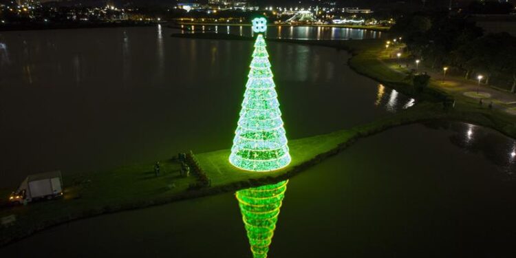 De feirinha na Osório a árvore com drones luminosos no Barigui, confira estreias de quarta do Natal de Curitiba PR