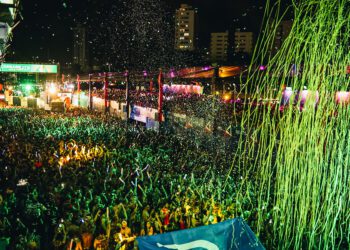 Bell Marques, Anitta e Léo Santana fazem a festa dos foliões no segundo dia de Carnatal na “avenida” do Arena das Dunas em Natal RN