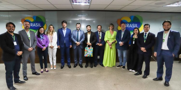Secretários estaduais de Turismo defendem investimentos em promoção internacional, gestores se reuniram na sede da Embratur, em Brasília