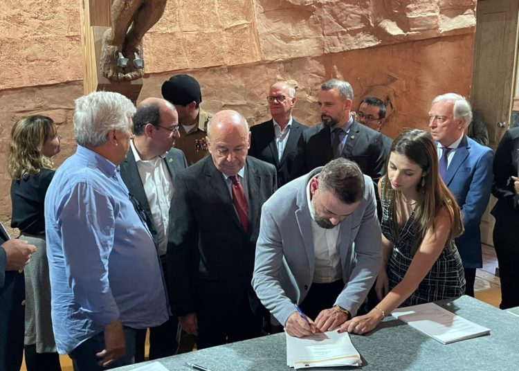 Governo de Minas e Vila Galé oficializam criação de hotel em Ouro Preto