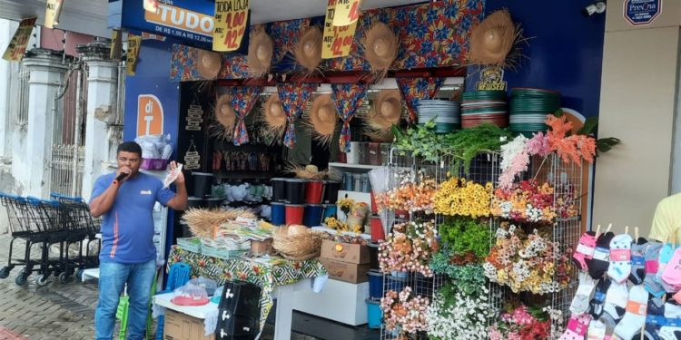 Clima das festas juninas toma conta do centro de Feira de Santana BA