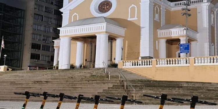 Prefeitura faz parceria com empresa europeia e traz patinetes elétricos de volta para Florianópolis SC