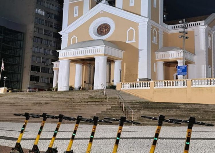 Prefeitura faz parceria com empresa europeia e traz patinetes elétricos de volta para Florianópolis SC