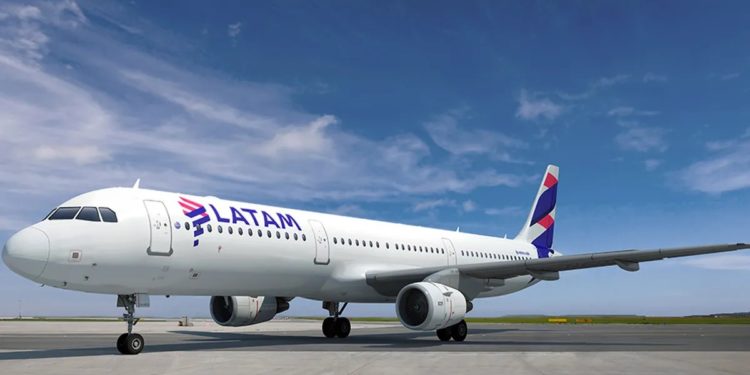 Segundo voo semanal direto ligando o Ceará à Flórida, pela Latam, estreou na última sexta (28)