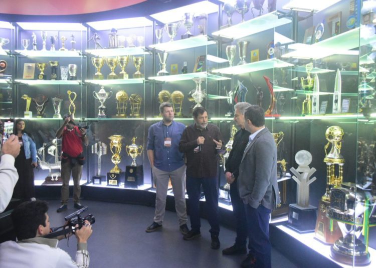 Trade turístico do Rio visita Museu do Flamengo. Espaço entra na rota de turismo do estado